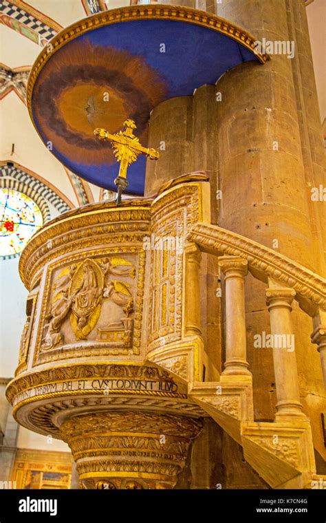 Il Pulpito Nella Chiesa Di Santa Maria Novella A Firenze Italia Foto