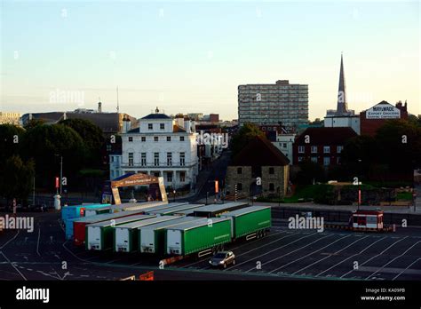 SOUTHAMPTON DOCKS & SOUTHAMPTON WATER Stock Photo - Alamy