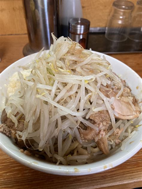 にんにく On Twitter もみじ屋 ラーメン汁なし950円生卵50円にんにく野菜あぶら 明大前のもみじ屋に行って来た。 クタ気味野菜に味付脂。 豚は大判一枚と小さめが数個入っていて