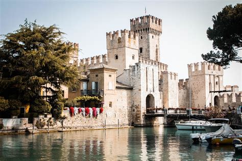 Da Sirmione Giro In Barca Lago Di Garda Con Degustazione Gardalanding