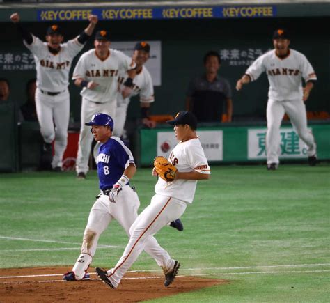 ＜巨・中＞9回2死、大島（左）は山口俊に一ゴロに打ち取られ最後の打者に（撮影・三島 英忠） ― スポニチ Sponichi Annex 野球