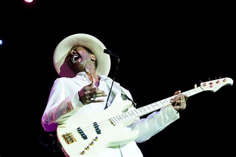 Larry Graham | Bass guitarist, Larry graham, Bass player