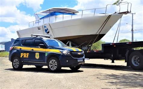 Motorista Autuado Ap S Ser Flagrado Transportando Barco De Luxo De