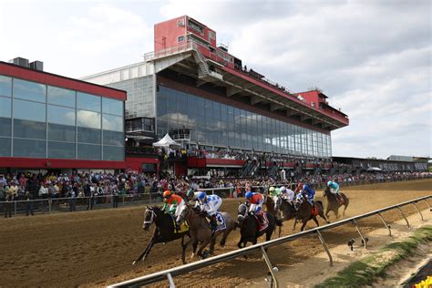 98th running of the Black-Eyed Susan horse race at Pimlico Race Course ...