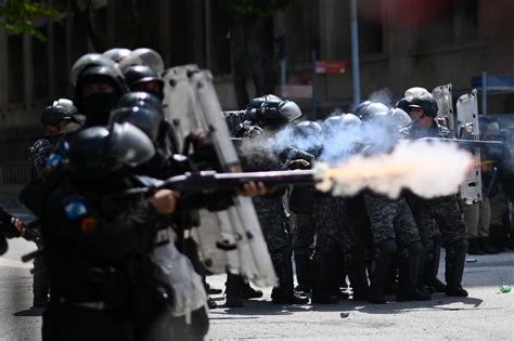 Visão Pelo menos 11 mortos em operação policial em favela do Rio de