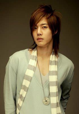 Biodata Dan Foto Kim Hyun Joong