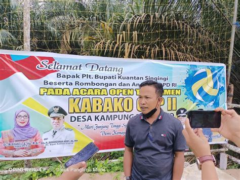 Wakili Plt Bupati Suhardiman Amby Camat Arifin Buka Open Turnamen