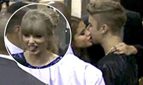 Selena Gomez And Justin Bieber French Kissing