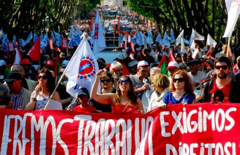 Desfile Do De Abril Lisboa Partido Comunista Portugu S