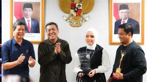 Putri Ariani Terima Penghargaan AMI Awards 2023 Dan WIPO Dari PBB