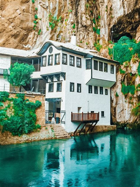 Cómo visitar Blagaj Tekija el monasterio de Bosnia construido en un