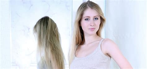 Blonde Schoonheid Voor De Spiegel Seks Met