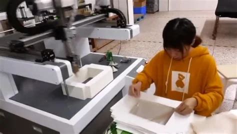 Automatic Cold Melt Gluing And Hot Melt Gluing Machine For Multiple Windows Box Rigid Box