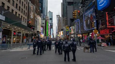 Police Flood New Yorks Times Square Over Fears Protests Will Disrupt