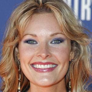 Elizabeth Cook - Age, Family, Bio | Famous Birthdays