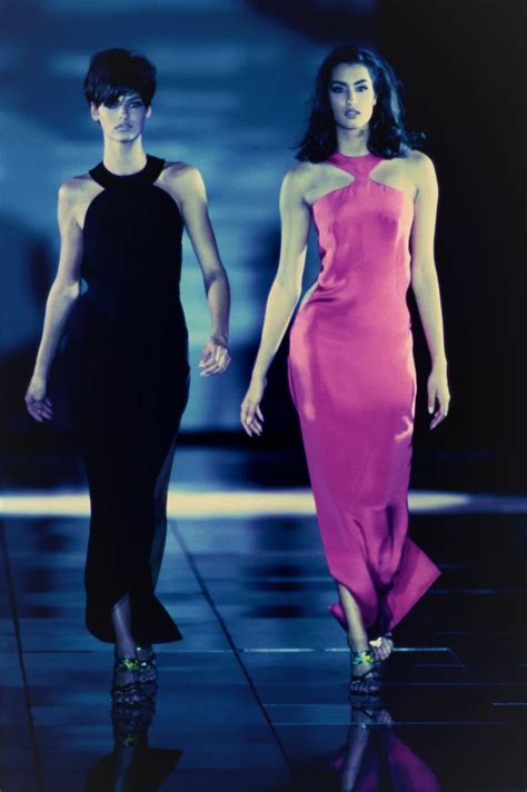 Linda Evangelista Yasmeen Ghauri Gianni Versace Runway Show S S