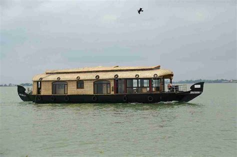 Super Deluxe Kerala Houseboats Exclusive Rates Booking