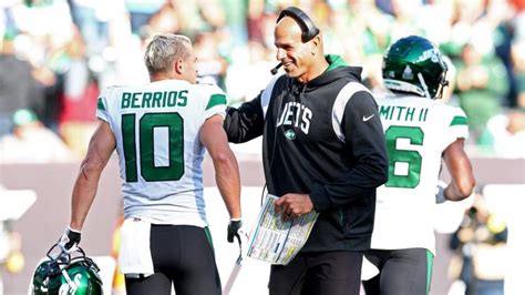 Robert Saleh Pokes Fun At Jets Coach In Viral Clip