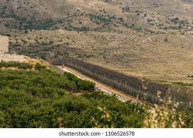 172,402 Border fence Images, Stock Photos & Vectors | Shutterstock