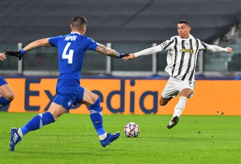 Juventus Hantam Dynamo Kiev Ronaldo Catatkan Gol Ke 750 Okezone Bola