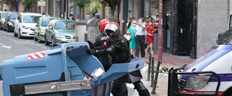 Cinco Detenidos Y Dos Heridos Leves Tras Las Cargas Policiales En El