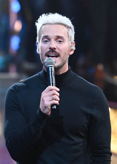 M Pokora Apprend Une Chor Graphie Son Adorable Fils Christina