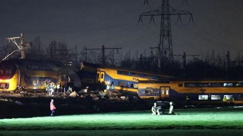 Olanda Incidente Ferroviario Un Morto E Decine Di Feriti La Stampa