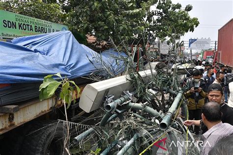 Kecelakaan Maut Truk Kontainer Di Bekasi Antara News