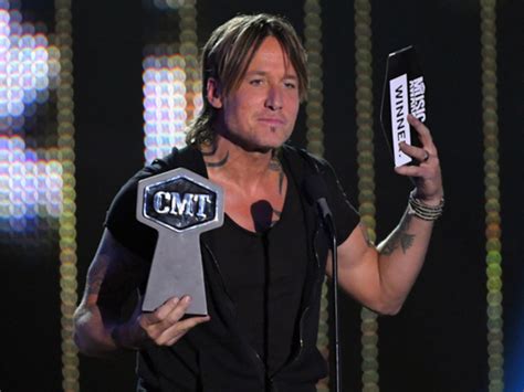 Keith Urban wins big at CMT Awards | Entertainment – Gulf News