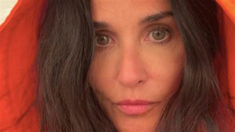 Demi Moore Mostra Le Gambe Nude Su Instagram