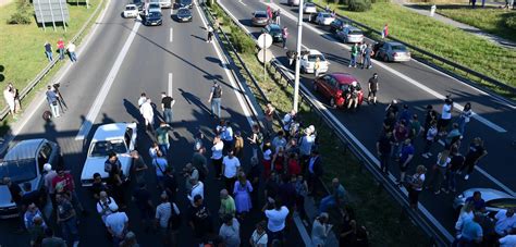 Okončane blokade auto puta E 75 u Beogradu i Novom Sadu U subotu