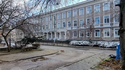 Училище в Димитровград е евакуирано след сигнал за взривно устройство ...