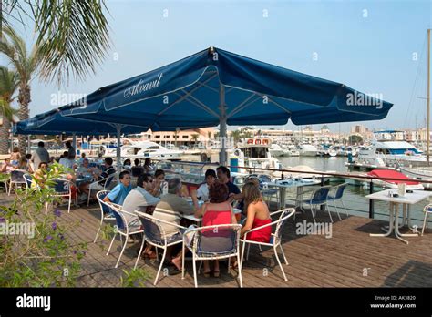 Vilamoura Portugal Restaurant Hi Res Stock Photography And Images Alamy