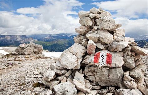 Cairn Hiking Trail Stock Image - Image: 23165071