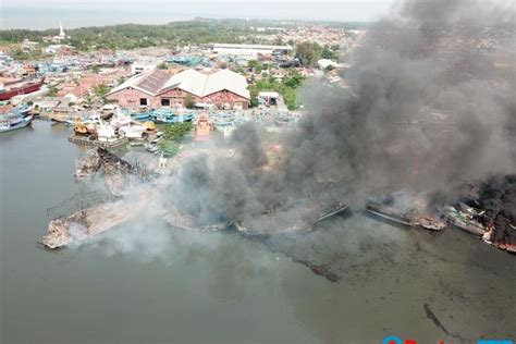 Foto Penampakan Dari Udara Kebakaran Belasan Kapal Di Pelabuhan Tegal