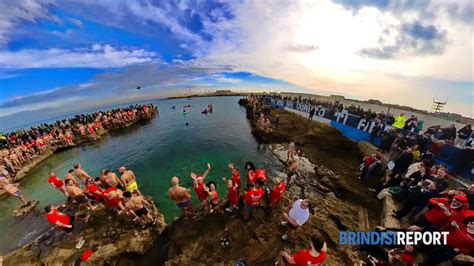 Tuffo Di Capodanno Da Record In Centinaia Alla Conca Per Festeggiare