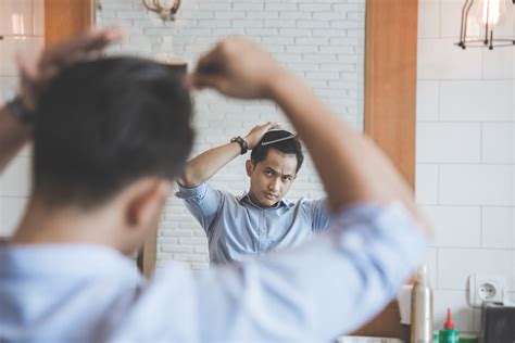 Tips Agar Pomade Tak Bikin Rambut Rontok Dan Rusak