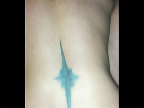 Vagina lesbiana dominante LGBT tan apretada que apenas puede meter toda la polla dentro después