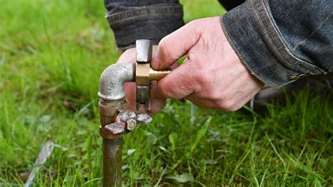 Loosen A Stuck Outside Water Faucet With These Tricks