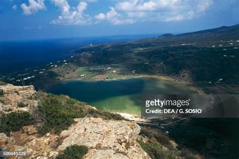 Mirror Of Venus Lake Photos And Premium High Res Pictures Getty Images