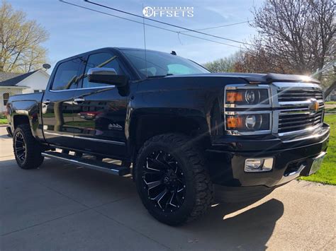 Chevrolet Silverado Fuel Assault Rough Country Leveling Kit