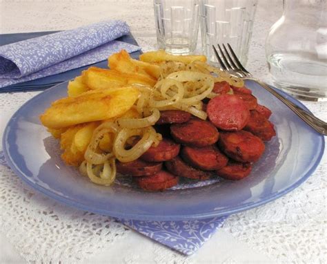 Mandioca frita linguiça Guia da Cozinha