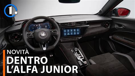 Dentro l Alfa Romeo JUNIOR design spazio interni e qualità