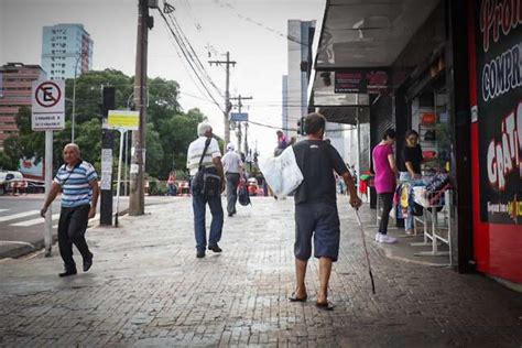 Festas de fim de ano geram mais de 2 mil vagas temporárias no comércio