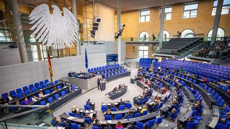 Maßnahmenpaket umstritten Bundestag beschließt Paket zum Ankurbeln der