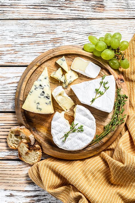 Cómo cortar quesos para una tabla Pizca de Sabor