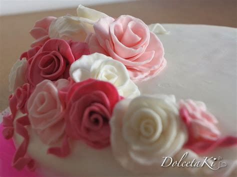 Dolcetaki Torta Con Rose Bianche Rosa E Fucsia