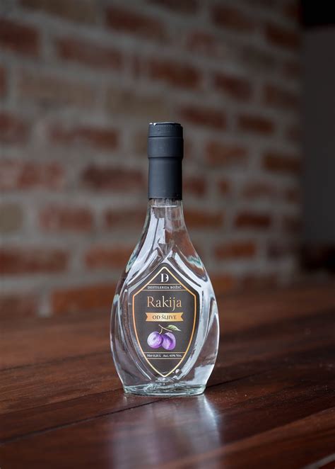 Rakija od šljive (0,25 lit.) – Vino voće povrće j.d.o.o.