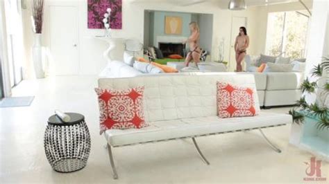 Mandy Muse Scene Zoey Monroe Mandy Muse Anal Roommates Mandy Muse Has A Deep Anal Crush