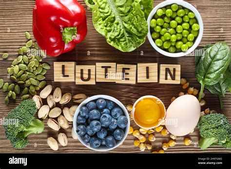 Food sources of lutein and zeaxanthin. Foods as yolk egg, broccoli, pumpkin seeds, pepper ...